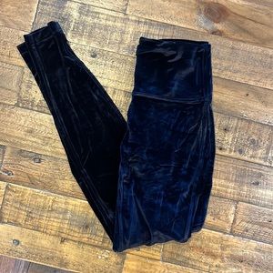 Lululemon black velvet velour Wunder Under High-Rise Tight 28"  Size 6